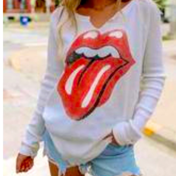 Tops - Loose-fit Lip Print V-neck Long Sleeve Sweater